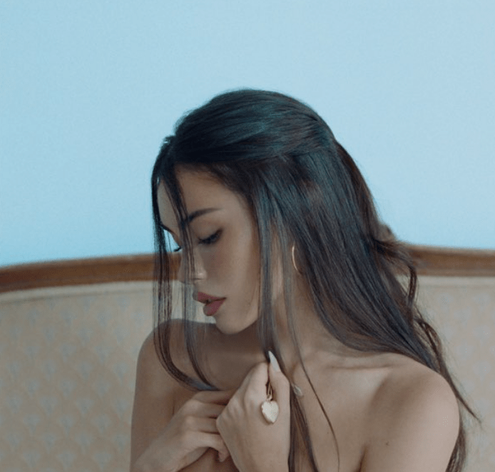 Madison Beer dropped locket, let’s review&nbsp;it